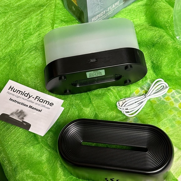 Aromatherapy Humidifier and Diffuser with flame light effect - Picture 2 of 12